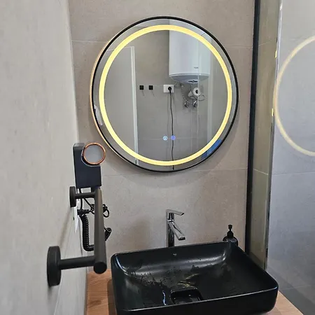 شقة Dejvid's Polisi i Vogel